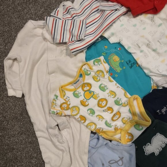 Neutral baby clothes lot - Picture 4 of 5